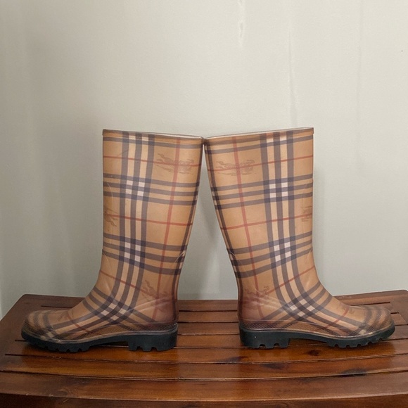 Burberry rain boots - Picture 4 of 8
